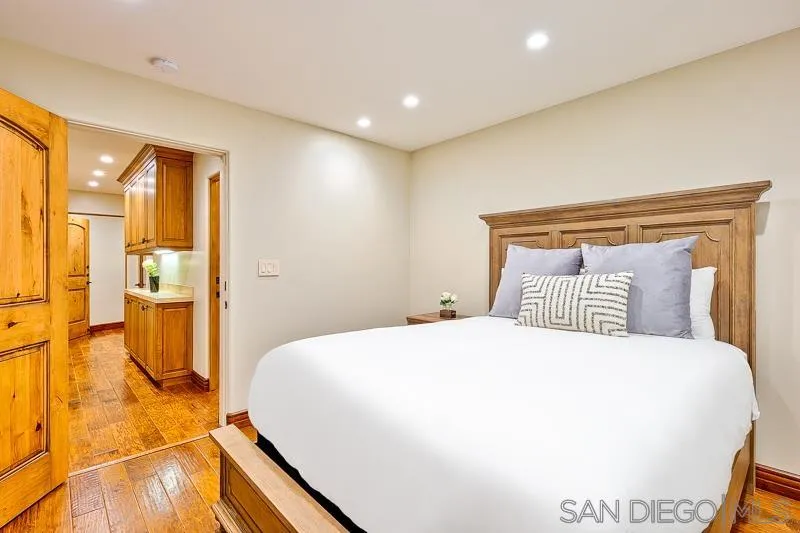 7964 Prospect Place La Jolla, CA 92037 - Photo 26 of 46