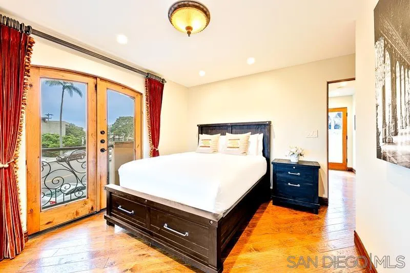 7964 Prospect Place La Jolla, CA 92037 - Photo 31 of 46 a bed room with a bed and a large window