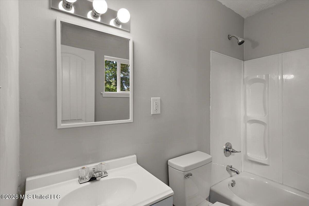 3723 John Adams Road Jackson, MS 39213 - Photo 13 of 21 Bath