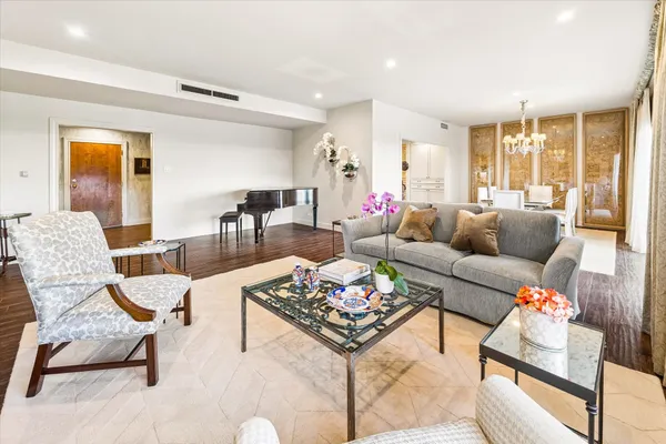 $749,000 | 2929 Buffalo Speedway, Unit A203, Houston, TX 77098