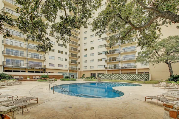 $749,000 | 2929 Buffalo Speedway, Unit A203, Houston, TX 77098