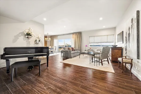 $749,000 | 2929 Buffalo Speedway, Unit A203, Houston, TX 77098