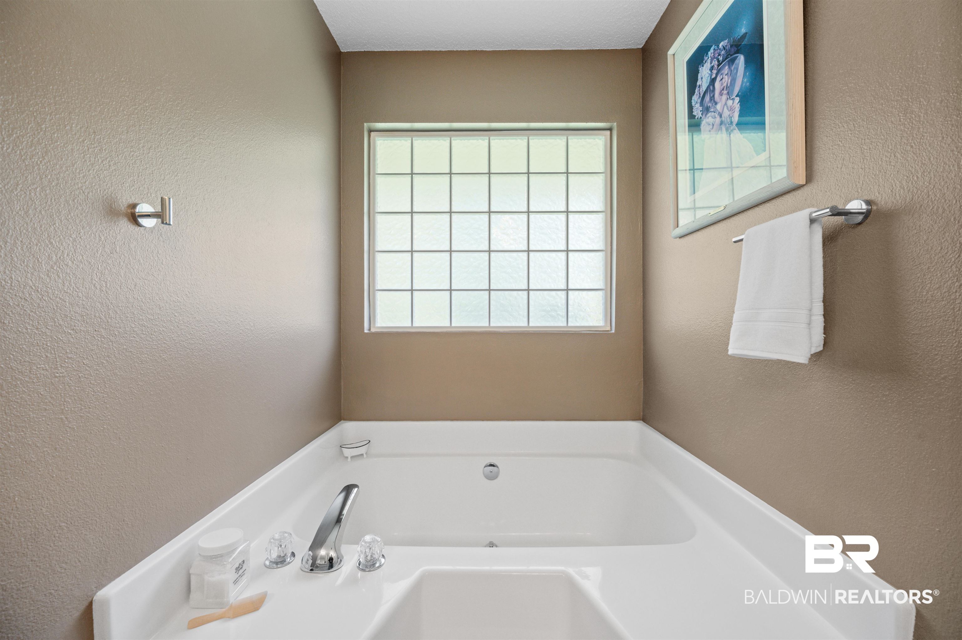 11705 Venice Boulevard Foley, AL 36535 - Photo 27 of 43 Bathroom featuring a bathing tub