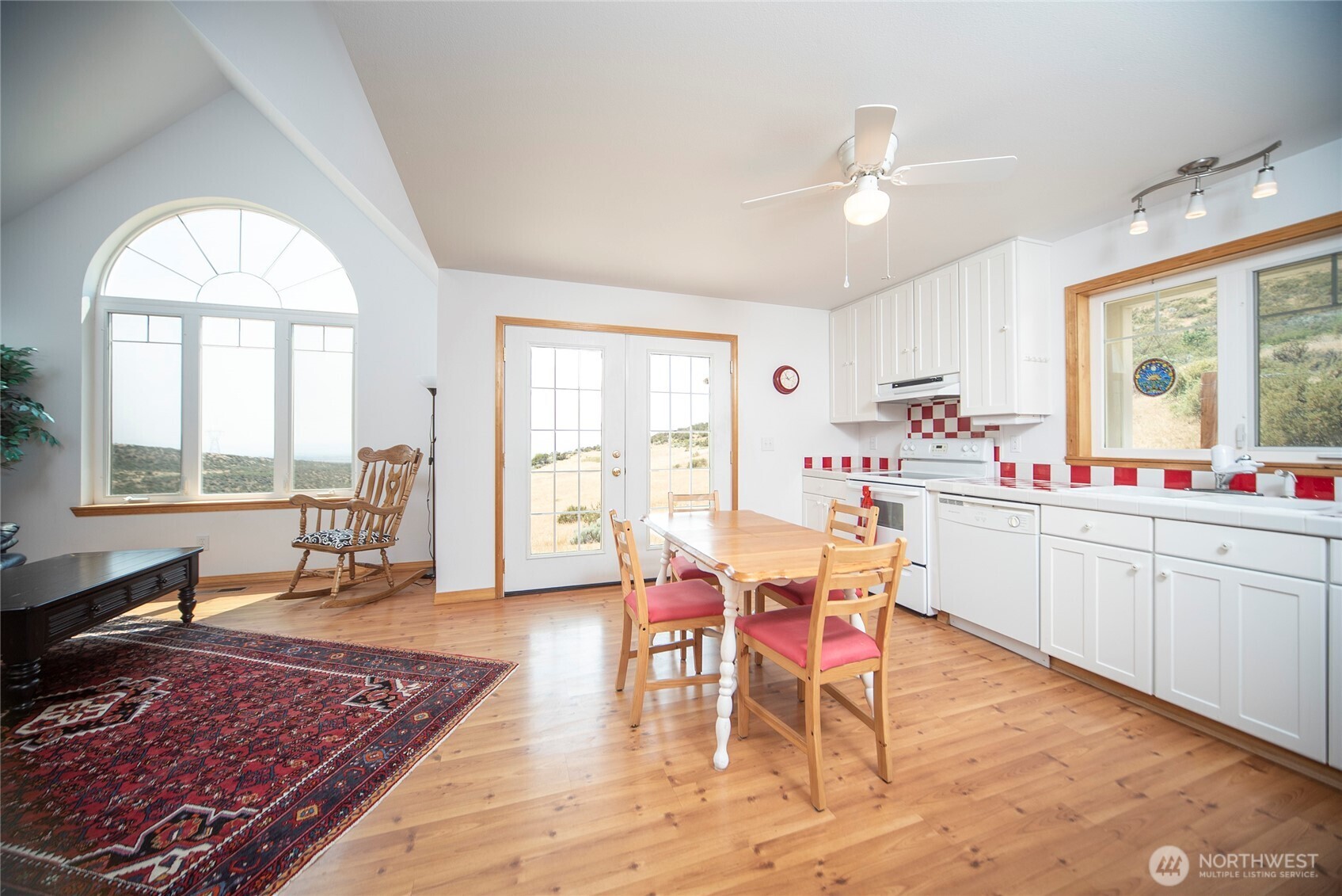 8721 Robbins Road Ellensburg, WA 98926 - Photo 3 of 27 Gallery Image 3