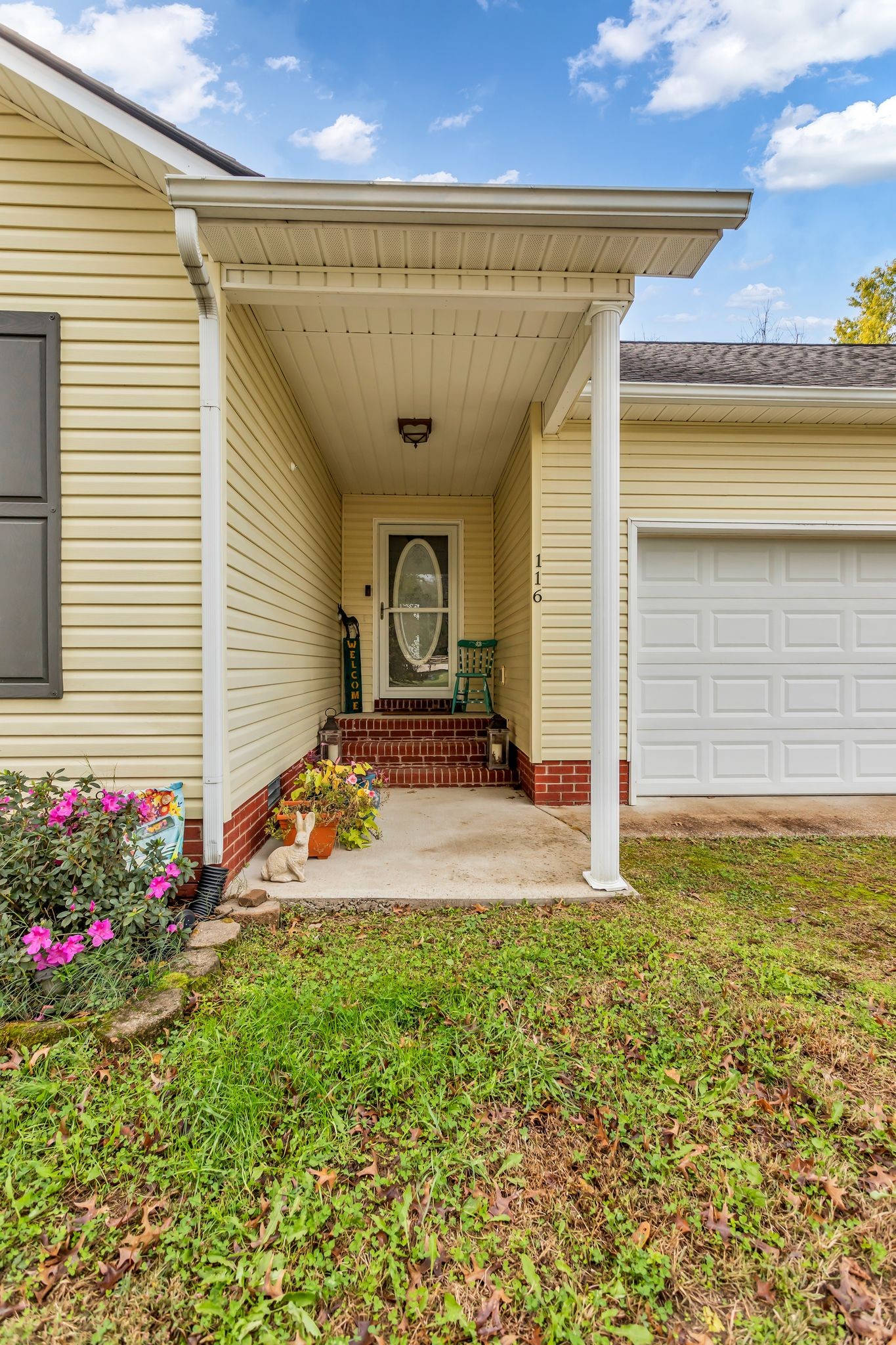 116 Jackson Street Mount Pleasant, TN 38474 - Photo 5 of 27 a front view of house with yard