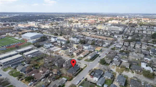 $575,000 | 2801 Wayside Avenue, Fort Worth, TX 76110