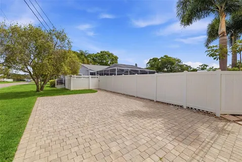 $498,500 | 706 39th Avenue Northeast, St. Petersburg, FL 33703