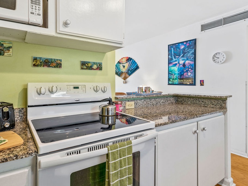 75-5870 Kahakai Road, Unit 409 Kailua-Kona, HI 96740 - Photo 9 of 16 a view of a storage & utility room