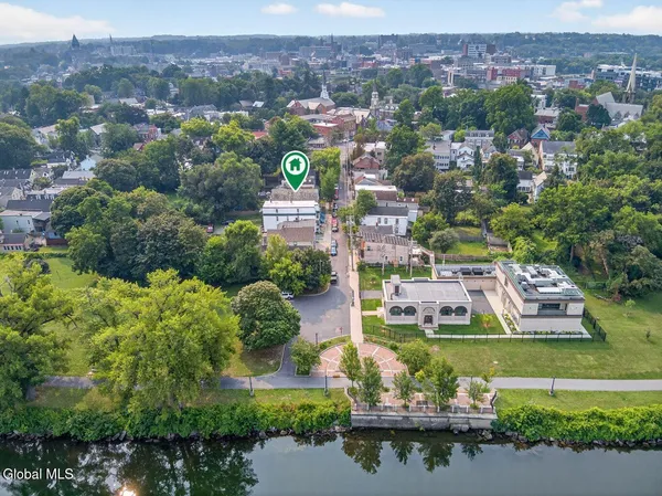 $2,150 | 122 North Ferry Street, Unit 1, Schenectady, NY 12305