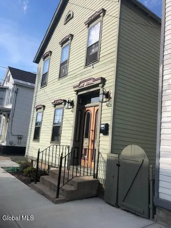 $2,150 | 122 North Ferry Street, Unit 1, Schenectady, NY 12305