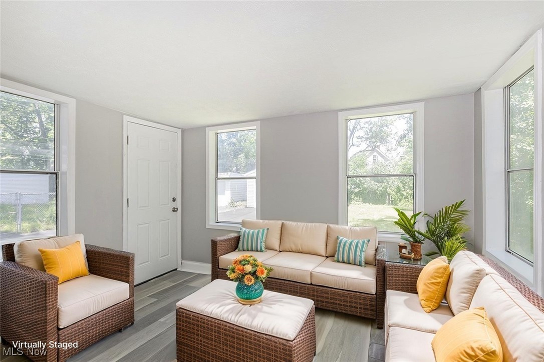 3181 Sycamore Road Cleveland, OH 44118 - Photo 20 of 41 Sunroom