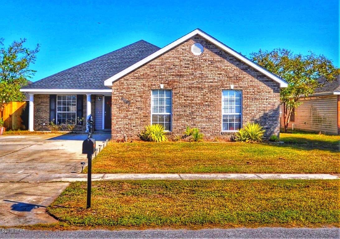 2905 Cedars Crossing Panama City, FL 32405 - Photo 8 of 11 a front view of a house with garden