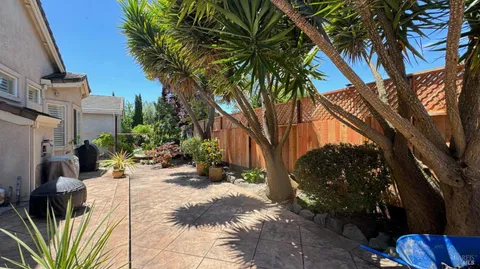 $1,165,000 | 1937 Cross Creek Street, Petaluma, CA 94954