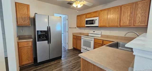 $2,100 | 23923 Wimberly Oaks, San Antonio, TX 78261