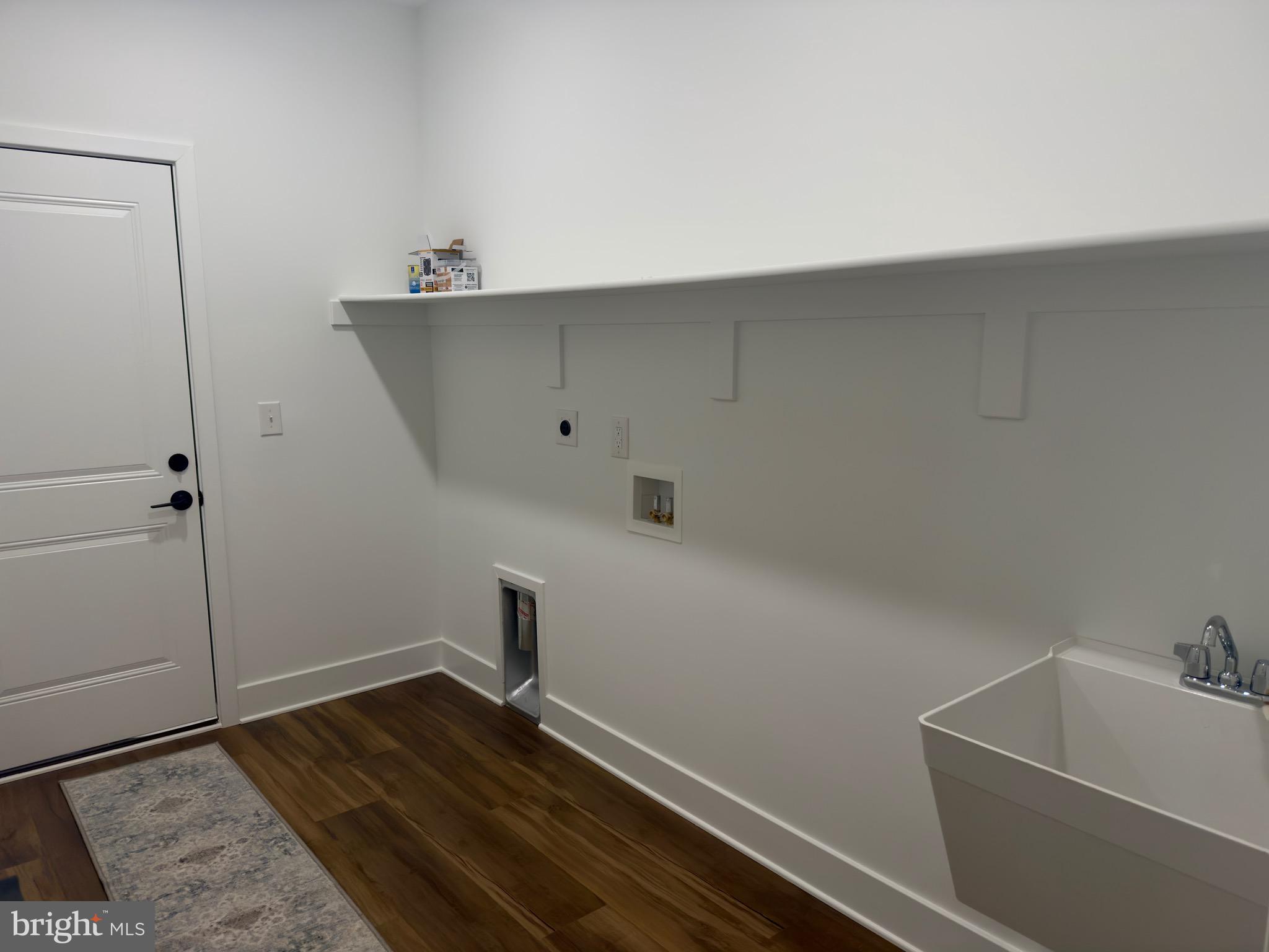10674 Rixeyville Road Culpeper, VA 22701 - Photo 5 of 46 Laundry room with utility sink