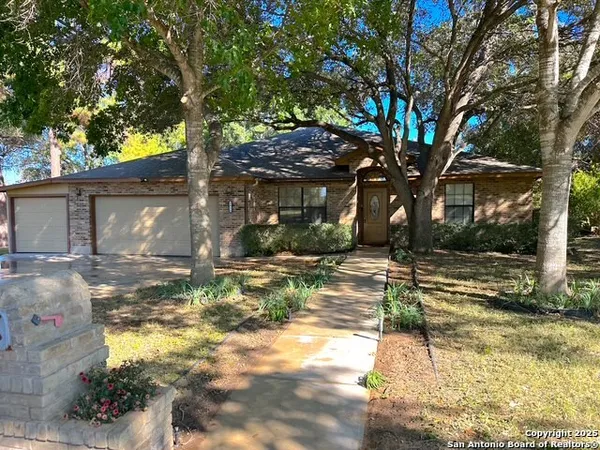 $365,000 | 1039 West Malone Drive, Devine, TX 78016