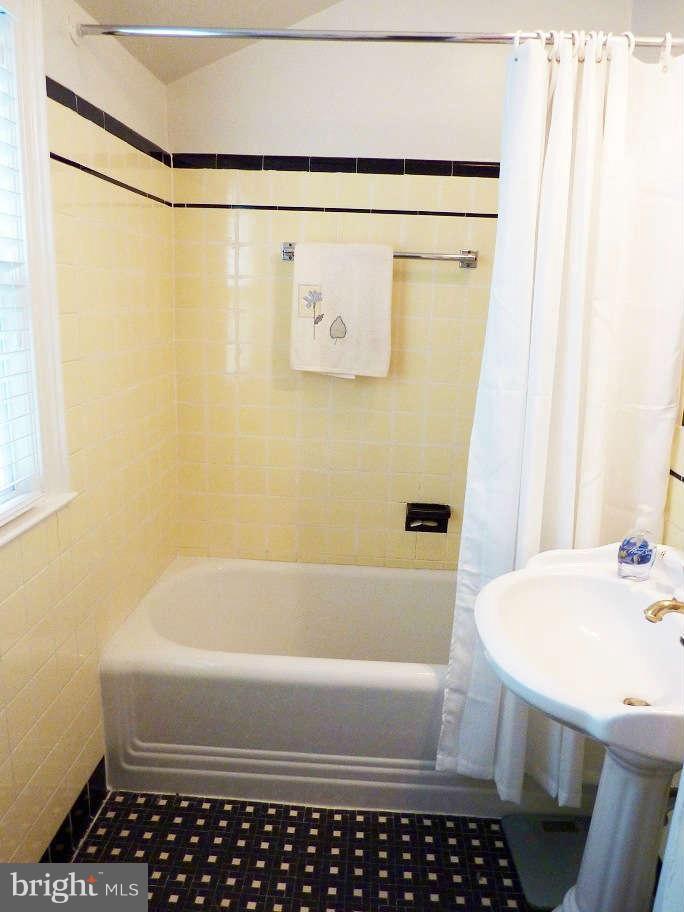 4627 River Road Bethesda, MD 20816 - Photo 14 of 22 Bath