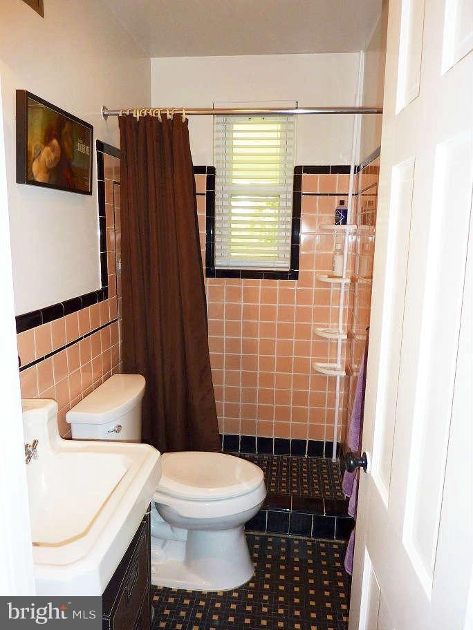 4627 River Road Bethesda, MD 20816 - Photo 15 of 22 Bath