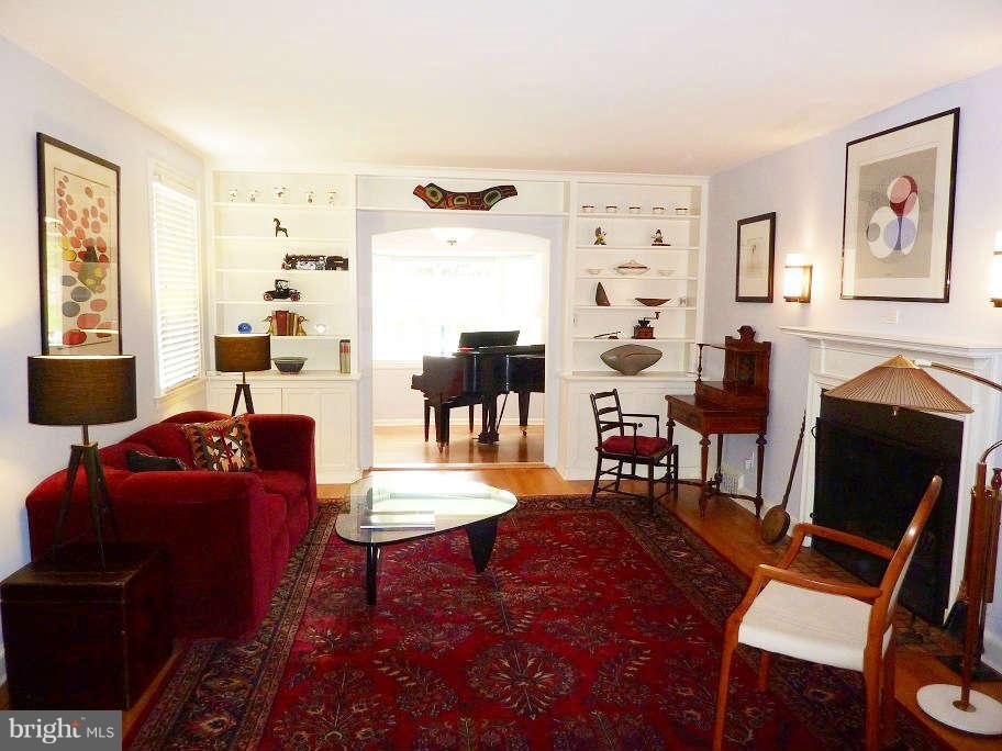 4627 River Road Bethesda, MD 20816 - Photo 3 of 22 Living Room