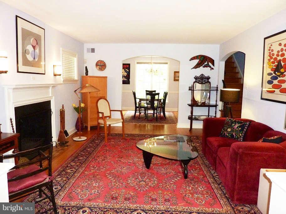 4627 River Road Bethesda, MD 20816 - Photo 5 of 22 Living Room