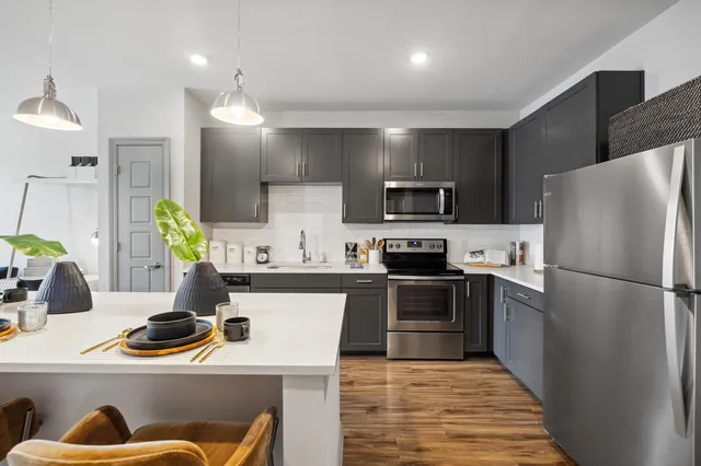 $2,196 | 601 Meeting Street, Unit WOODBURN, Charleston, SC 29403