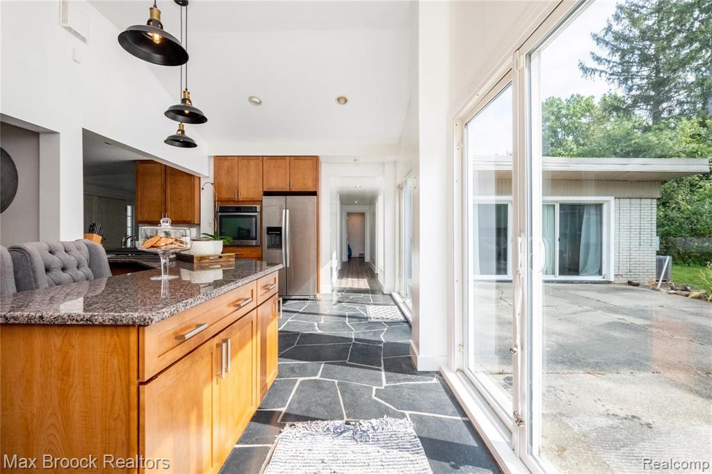31170 Lahser Road Beverly Hills, MI 48025 - Photo 8 of 30