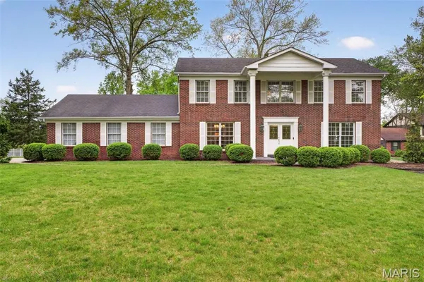 $975,000 | 1645 Mason Knoll Road, Town and Country, MO 63131