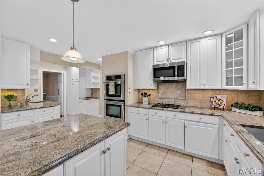 1645 Mason Knoll Road Town and Country, MO 63131 - Photo 16 of 39