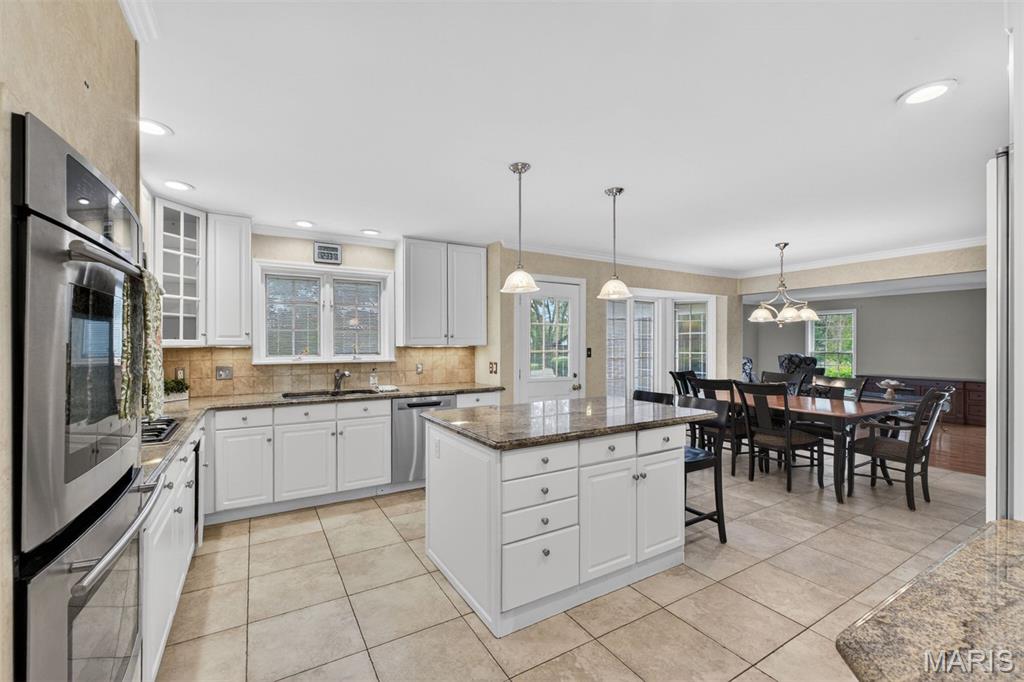 1645 Mason Knoll Road Town and Country, MO 63131 - Photo 18 of 39