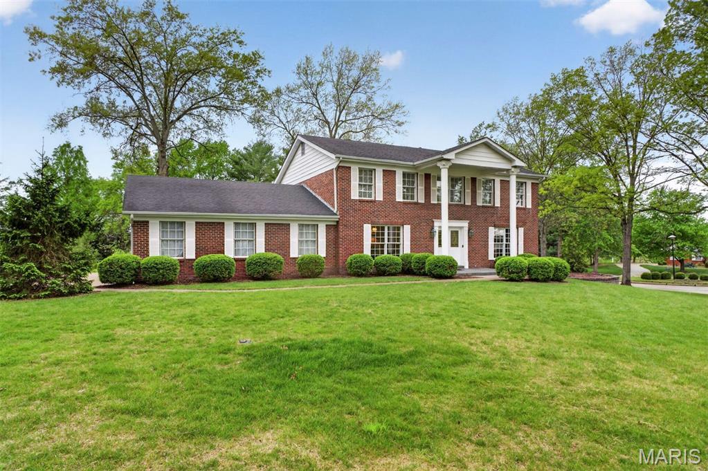 1645 Mason Knoll Road Town and Country, MO 63131 - Photo 2 of 39