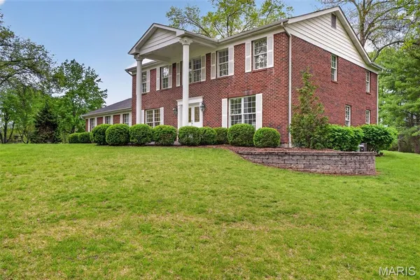 $975,000 | 1645 Mason Knoll Road, Town and Country, MO 63131