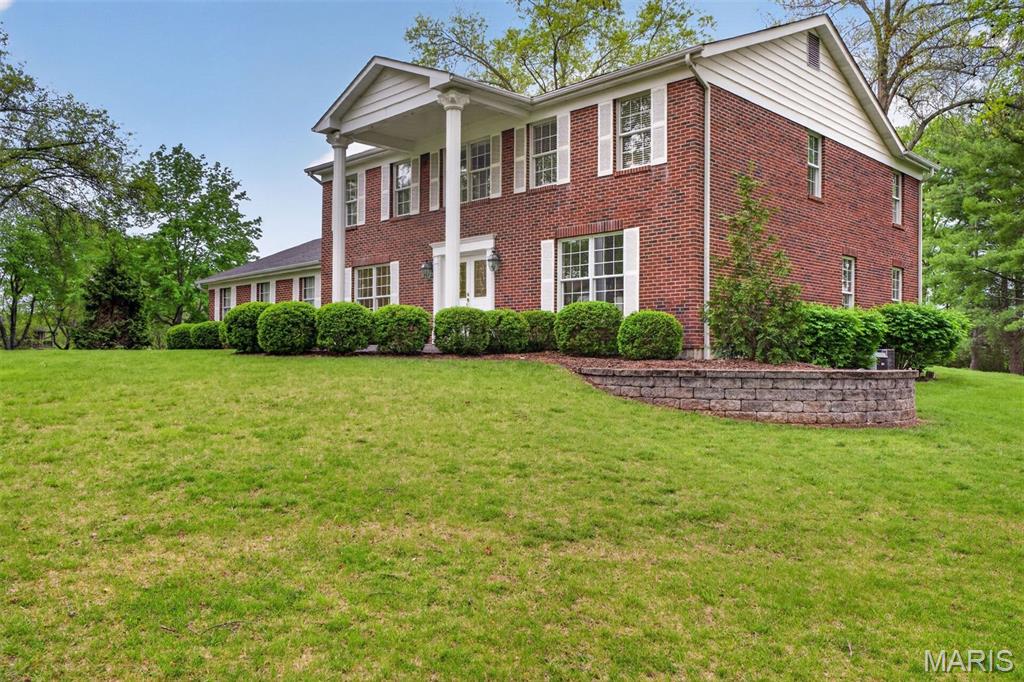 1645 Mason Knoll Road Town and Country, MO 63131 - Photo 3 of 39