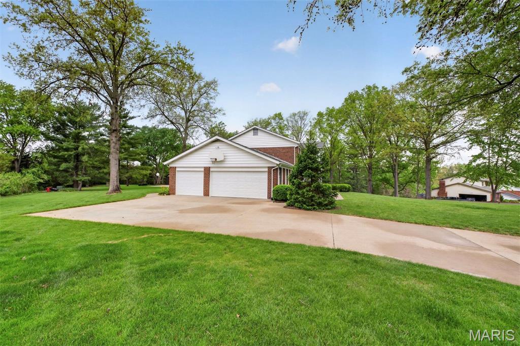 1645 Mason Knoll Road Town and Country, MO 63131 - Photo 4 of 39