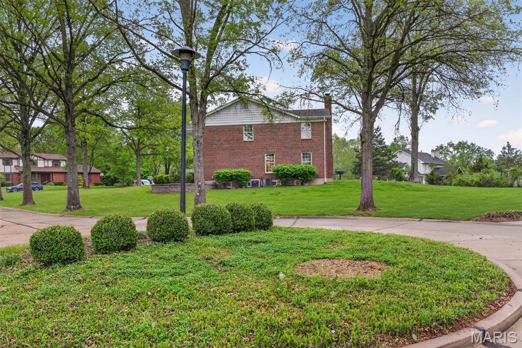 1645 Mason Knoll Road Town and Country, MO 63131 - Photo 5 of 39