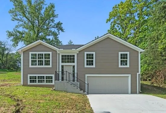 $320,000 | 11225 Felton Street, Sugar Creek, MO 64054