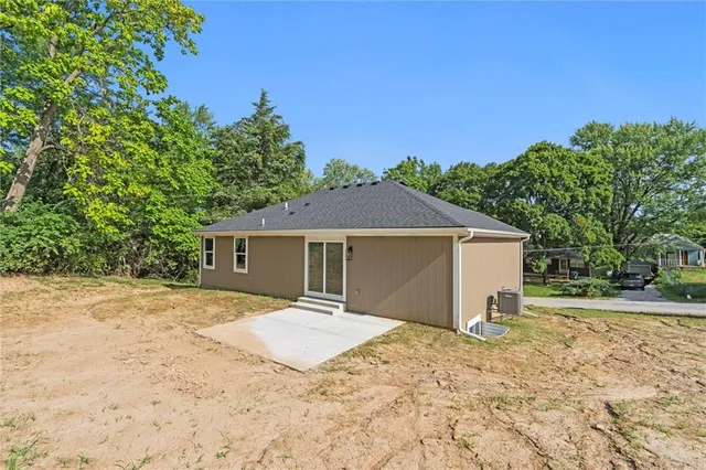 $320,000 | 11225 Felton Street, Sugar Creek, MO 64054