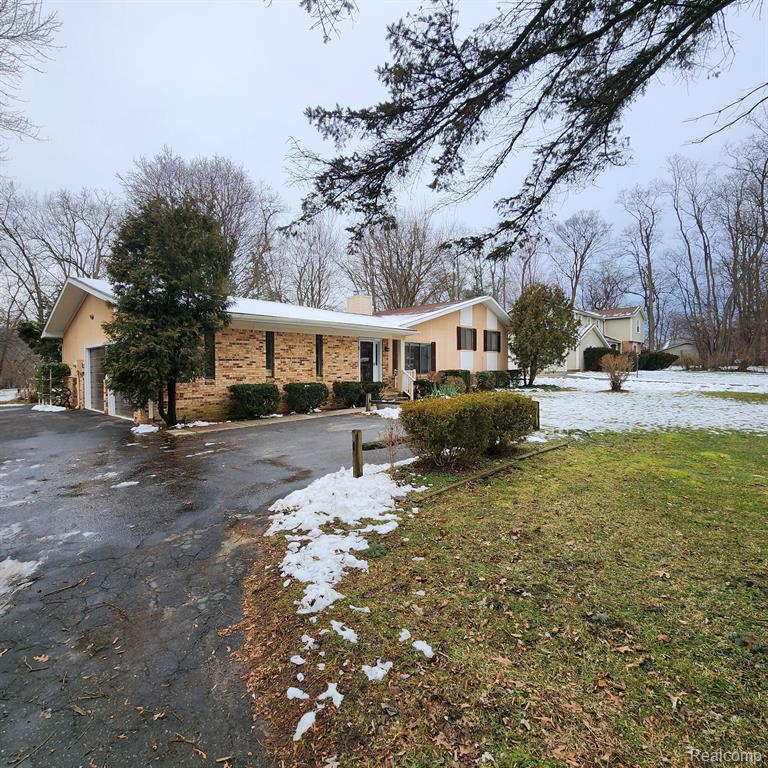 28705 Inkster Road Farmington Hills, MI 48334 - Photo 2 of 24