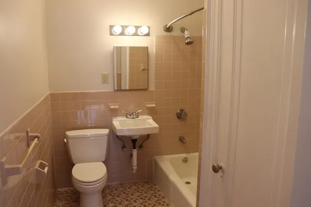 $2,500 | 232 Newbury Street, Unit 42, Boston, MA 02116