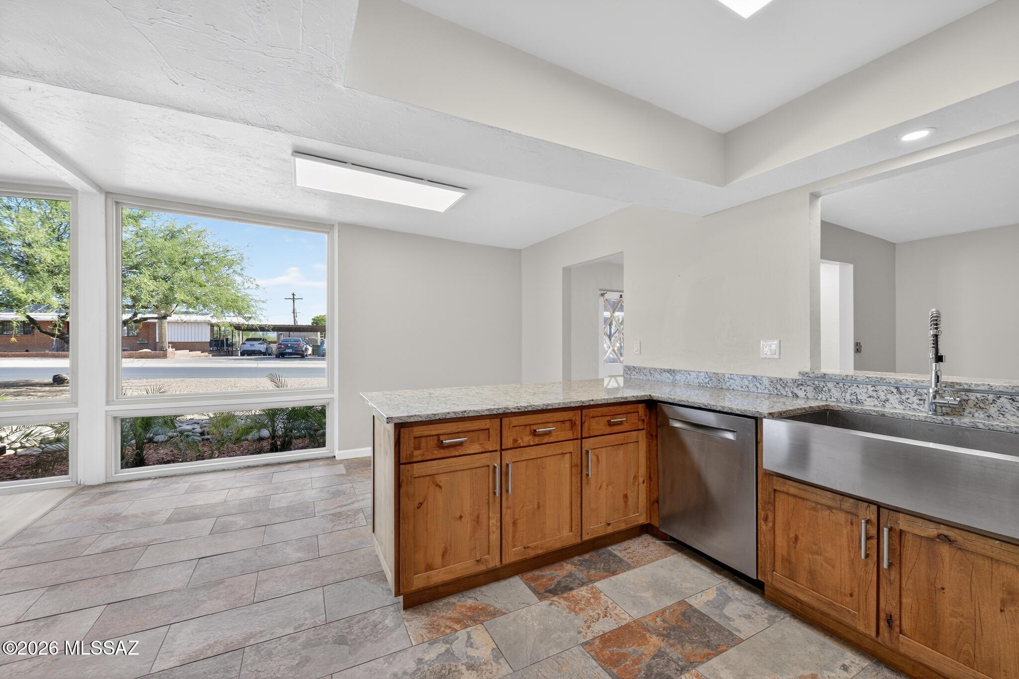 2175 West Rainbow Ridge Road Tucson, AZ 85745 - Photo 8 of 36 22_2175_W_Rainbow_Ridge_Rd-Kitchen-0023