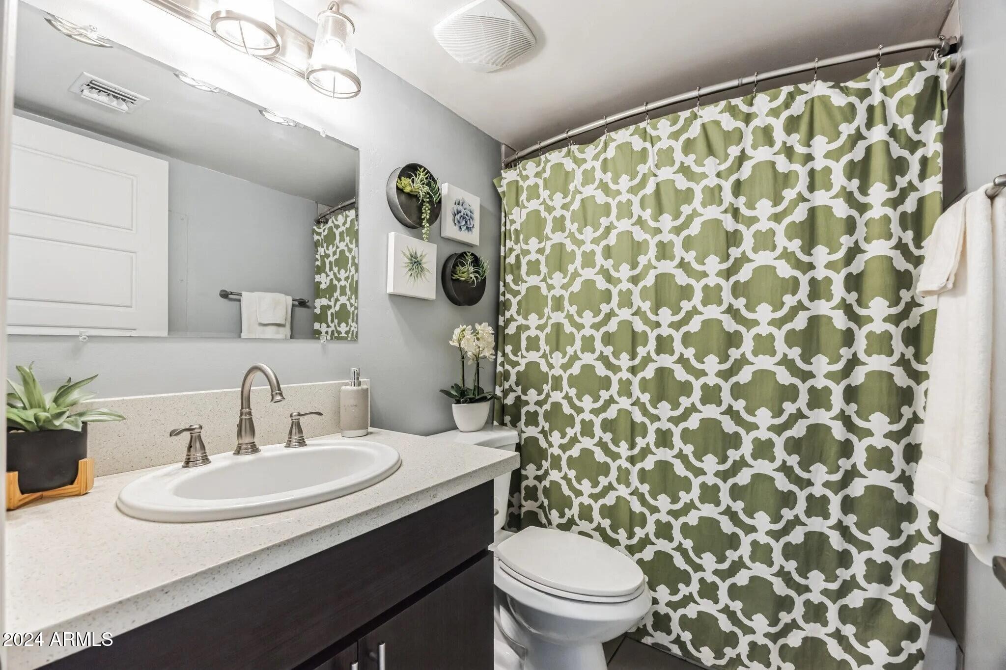 1220 North 44th Street, Unit 3 Phoenix, AZ 85008 - Photo 10 of 17 Bathroom