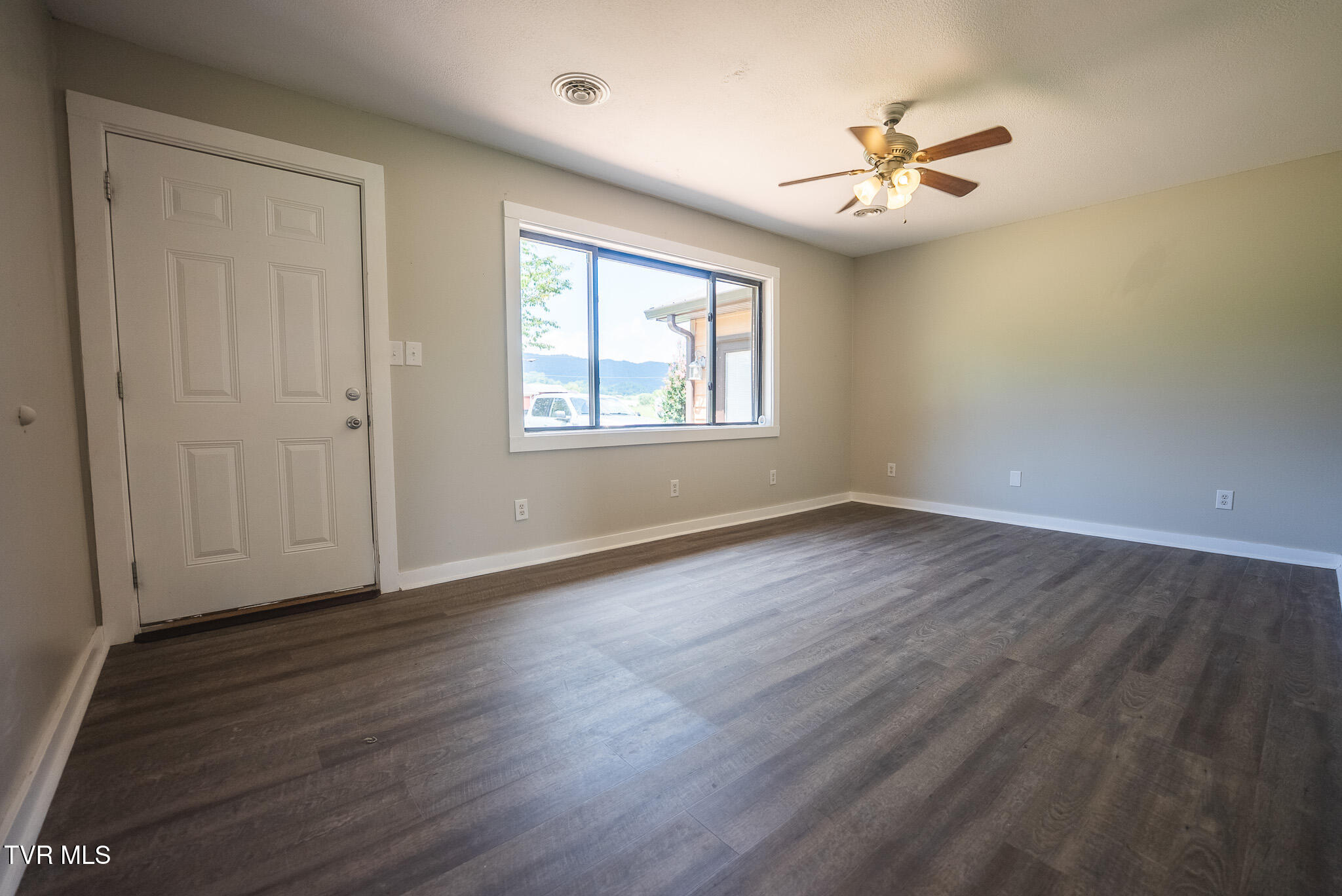 211 Chestnut Road Speedwell, TN 37870 - Photo 8 of 51 DSC03062
