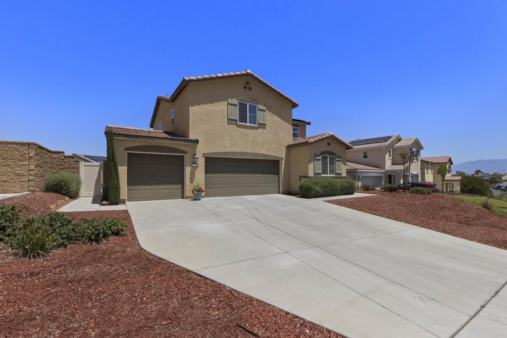 32184 Rambling Court Winchester, CA 92596 - Photo 4 of 37