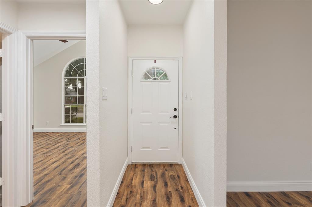 215 Barbara Way Red Oak, TX 75154 - Photo 6 of 36 Bright entryway opens into the main living areas, giving the home an easy, comfortable flow from the moment you walk in