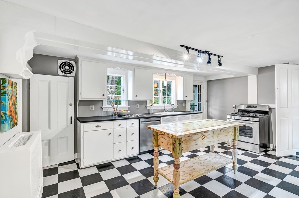 7 School Street Carlisle, MA 01741 - Photo 5 of 40