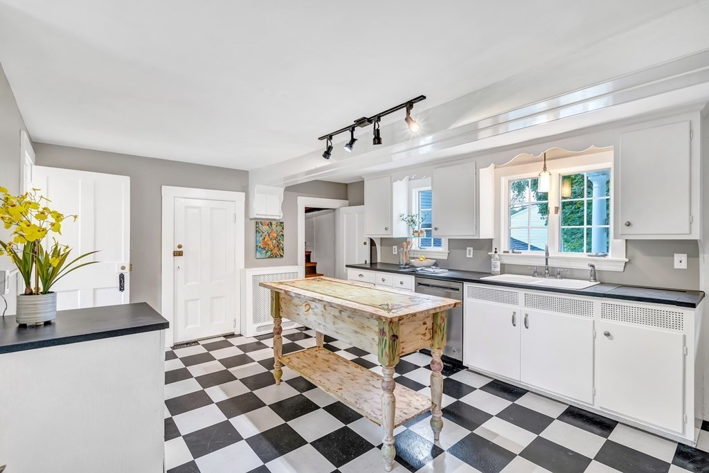 7 School Street Carlisle, MA 01741 - Photo 6 of 40