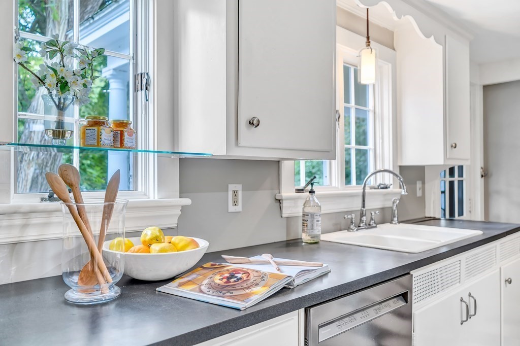 7 School Street Carlisle, MA 01741 - Photo 7 of 40