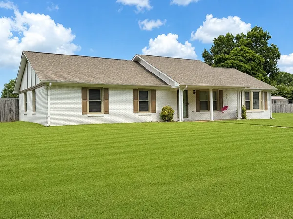 $289,900 | 133 East Oak Hill Drive, Florence, AL 35633
