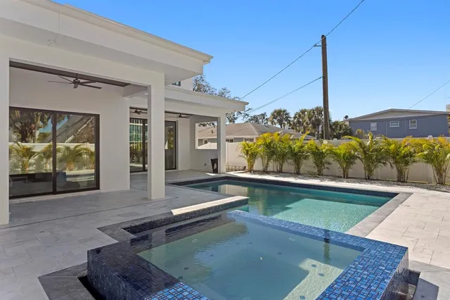 $2,961,700 | 2089 Arlington Street, Sarasota, FL 34239