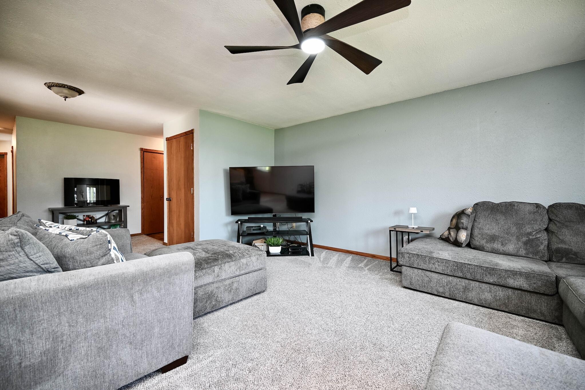 17 Williams Street Lewiston, MN 55952 - Photo 18 of 42 LL Living Room I