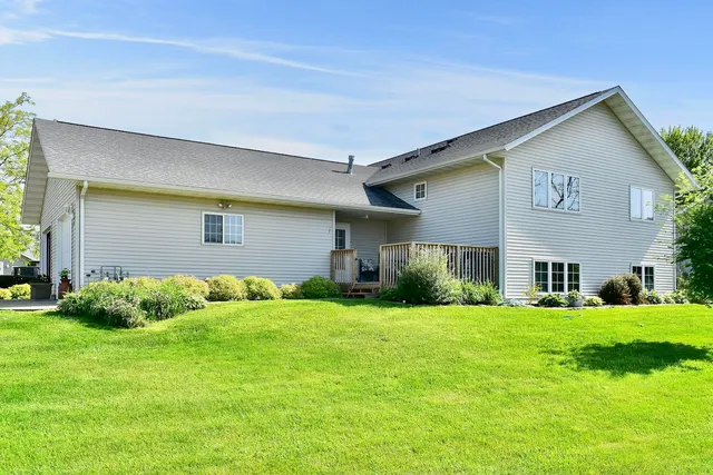 $369,000 | 17 Williams Street, Lewiston, MN 55952